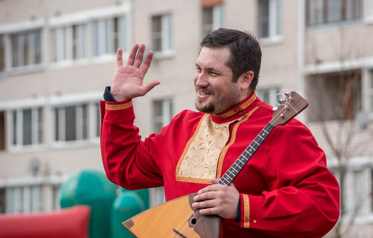 Балалаечник Архиповский. Балалайки Андреева Василия Васильевича. Музыкант с балалайкой.