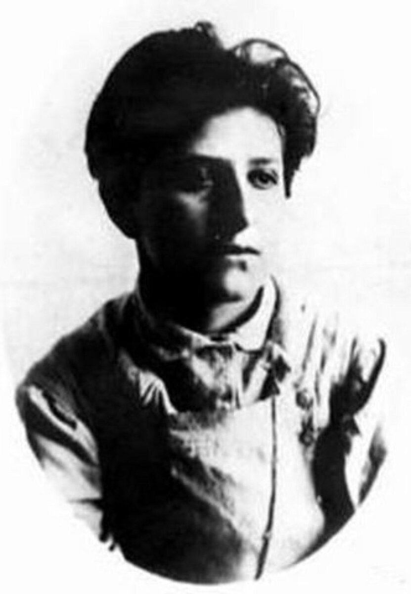 Фа́нни Ефи́мовна Капла́н (при рождении Фейга Хаимовна Ройтблат). 1906 год
