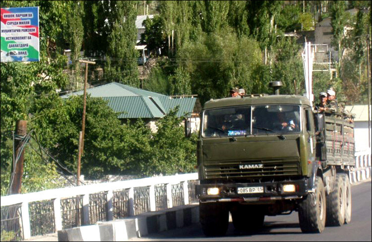 Армейский грузовик в Хороге. Фото с сайта Ozodi.org