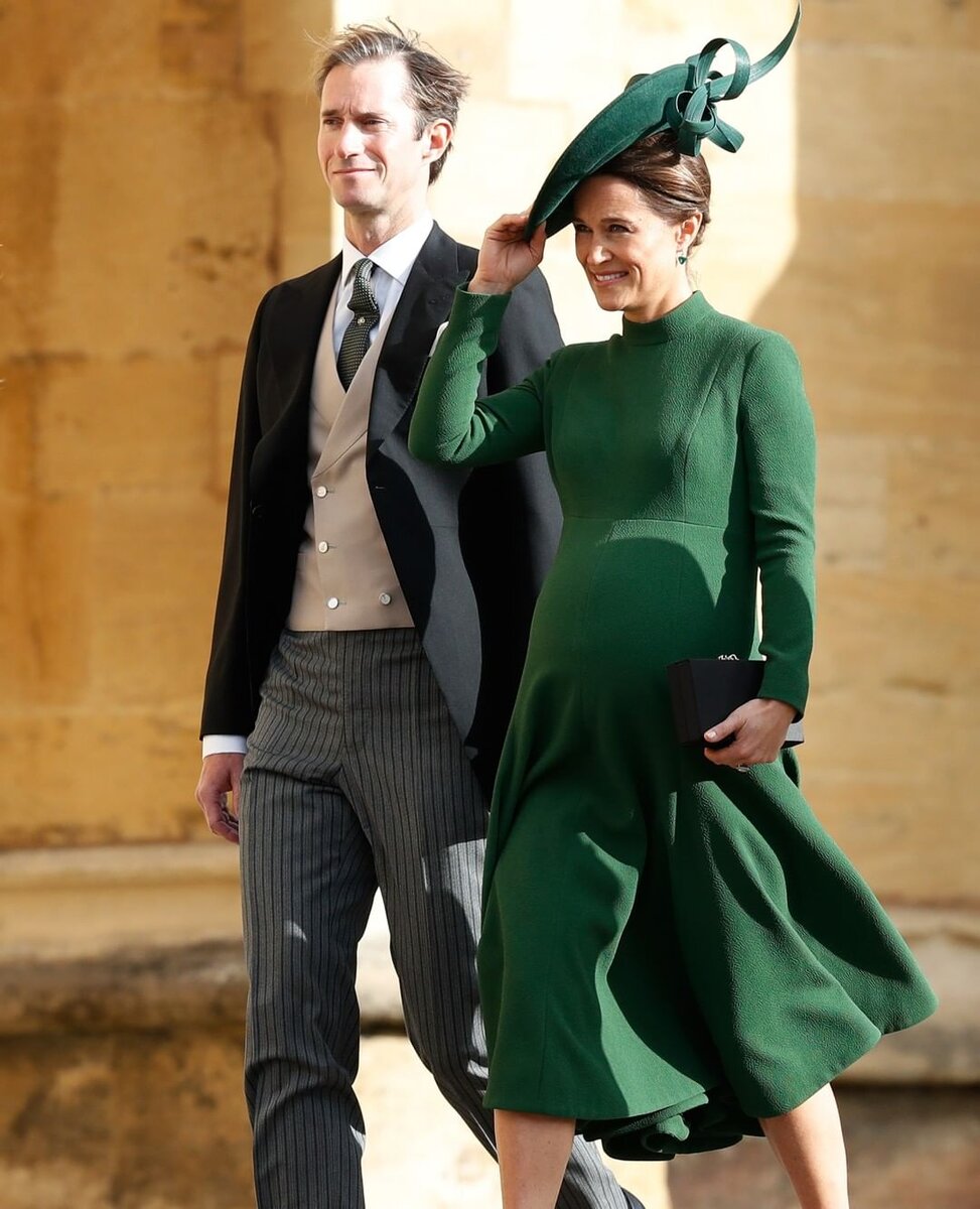 Еще в пятницу глубоко беременная Миддлтон вместе с мужем Джеймсом Метьюзом посетила чудесную свадьбу принцессы Евгении.