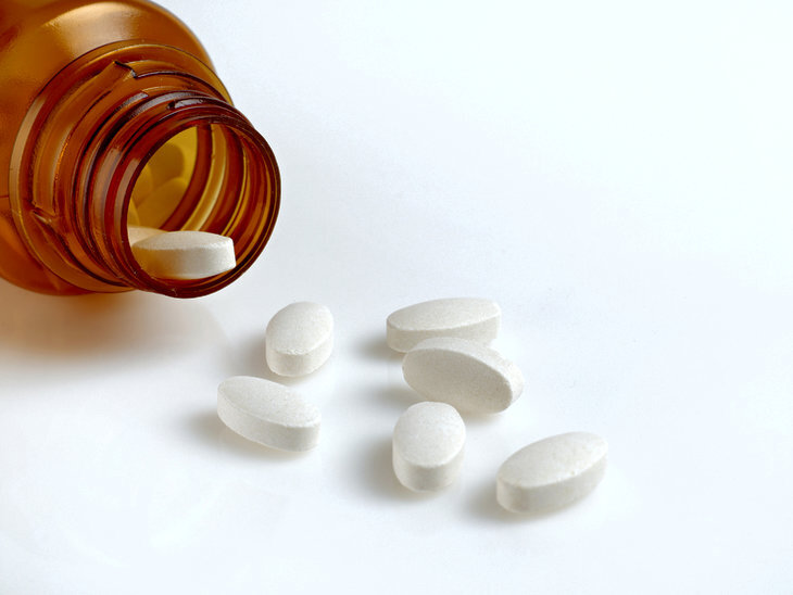 Больному опоясывающим герпесом будет назначен противовирусный препарат, воздействующий именно на вирус герпеса. Сегодня наиболее распространен ацикловир.