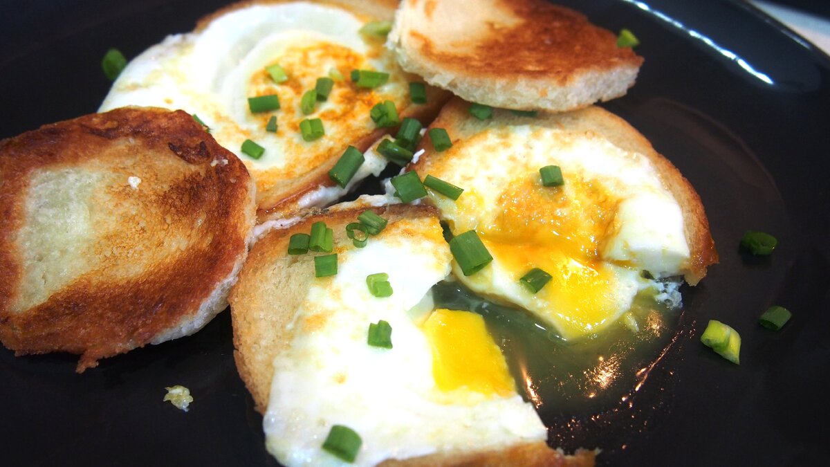 Очень вкусно и очень просто ...яйцо и хлеб...