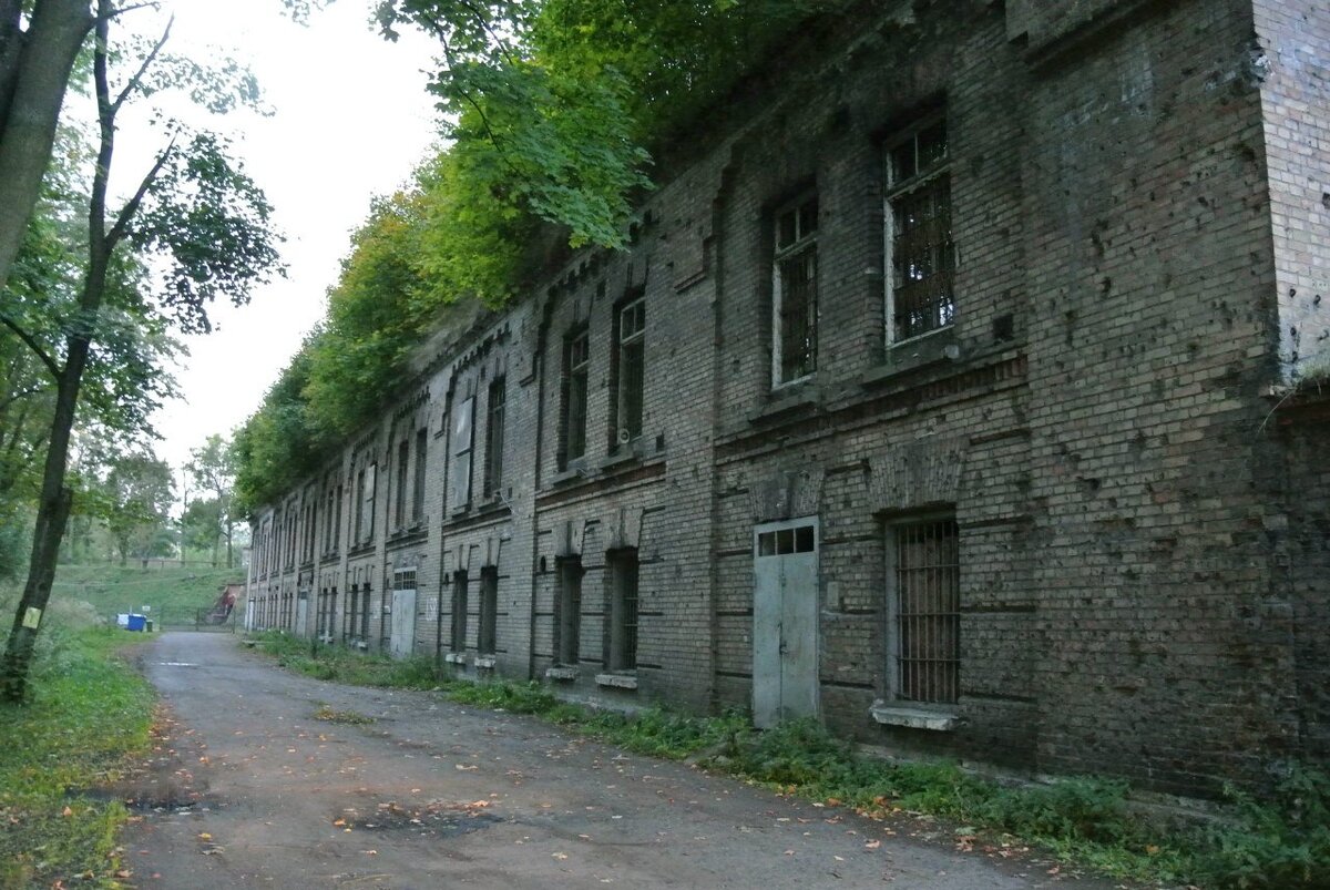 Вне казармы. Крепость Новогеоргиевск. Крепость Новогеоргиевск 1915. Новогеоргиевск затопленный. Гарнизон Новогеоргиевск.