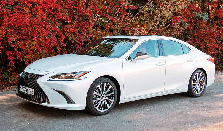 Lexus классы. Lexus es460. Лексус бизнес седан 2021. Лексус бизнес класс седан 2000. Lexus es 1/43.