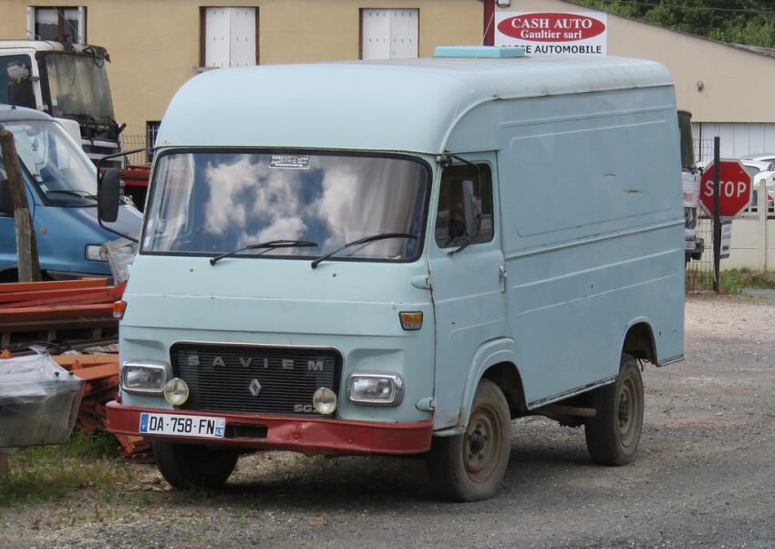    Интересно, помнит ли еще кто-то эти чешские фургончики синего цвета с белой крышей, и такими выштамповками над прямоугольными фарами, похожими, будто, на брови?-2