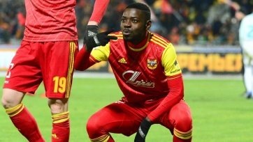 Фото: ФК Арсенал ТулаЕдинственной игрой шестнадцатого тура Российской Премьер-лиги, которую предстояло провести в понедельник, стал матч в Туле, где местный «Аресенал» под руководством Игоря Черевченко на стадионе с одноименным названием принимал санкт-петербургский «Зенит», возглавляемый Сергеем Семаком.
