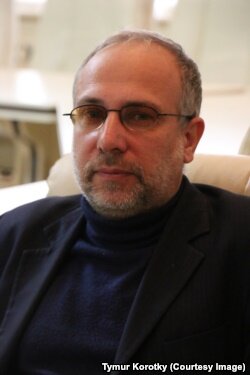 ​‒ Как квалифицировать действия России с точки зрения международного морского права? 
‒ Воспрепятствование проходу в Азовское море, обстрел, захват украинских военных катеров «Бердянск», «Никополь» и буксира «Яны Капу» 25 ноября 2018 года является грубым нарушением Российской Федерацией императивных норм общего международного права.

Среди них ‒ основные принципы международного права, запрет агрессии.

Эти нарушения присваиваются Российской Федерации как государству в целом, поскольку именно государство несет ответственность за действия всех государственных органов и учреждений, включая вооруженные силы и правоохранительные органы.