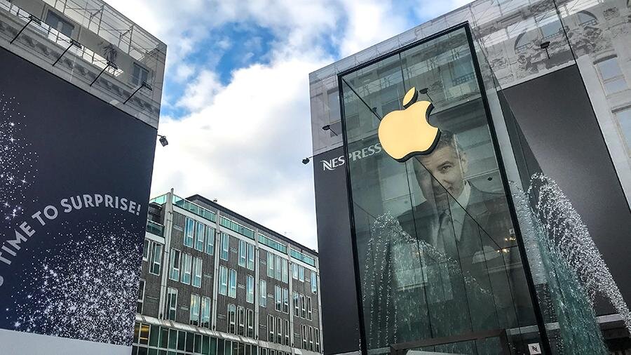 Штаб квартира apple в москве. История apple инновации. Тим кук эппл вотч. Создатель айфона. Airpower коврик.