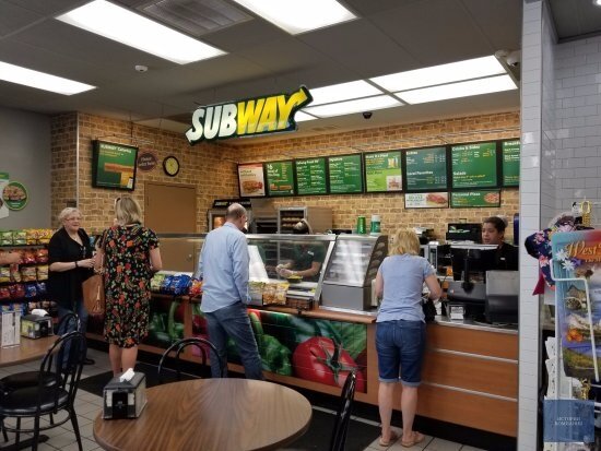 Ресторанчик Subway в торговом центре. Источник фото trapadvisor.es