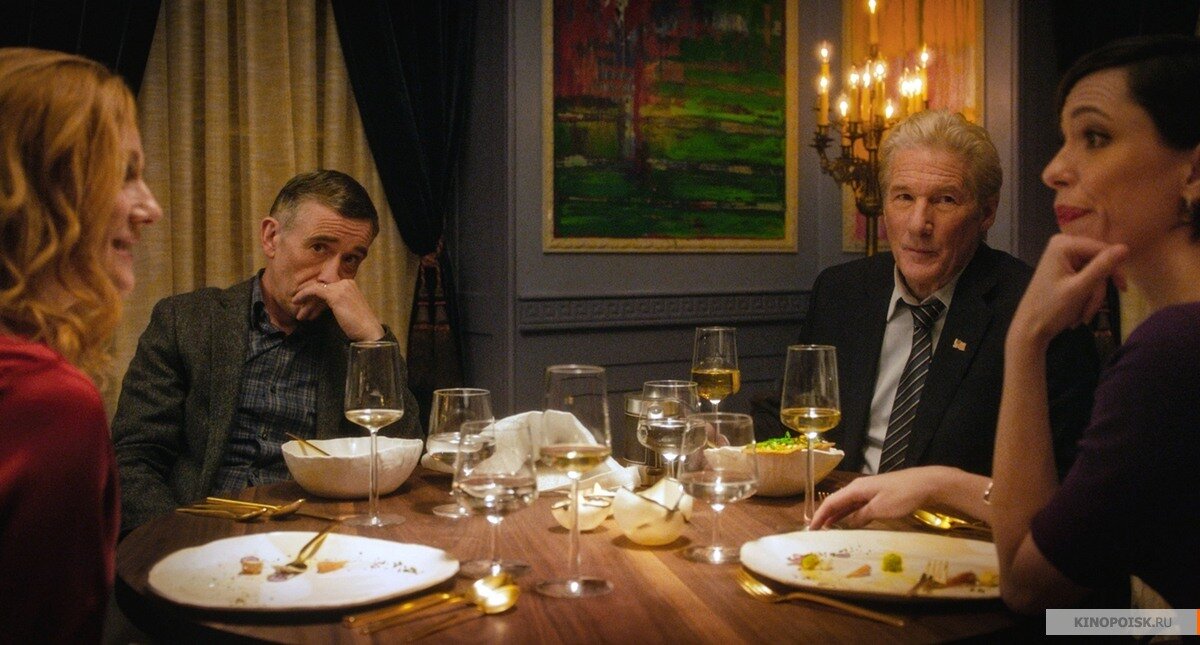 Их супруги будут заняты личностной возней и их вы скорее всего вообще не будете слышать или слушать. Только трепу что о детях. А что дети — то? К сожалению придется и с ними познакомиться. И в ходе скучной светской беседы вдруг неожиданно всплывает вся суть данного мероприятия. Цветы жизни то — малолетние преступники. И цель этого ужина — решить что с ними делать. О боже, ну почему я не остался дома ? Почему я не провел спокойный размеренный вечер без чьих то неприятностей, пафоса, ссор и нравоучений. Да ещё и блюда все не приносят. Официант точно про нас не забыл? Уже выпить охота, лишь бы в алкогольном тумане не слышать эти голоса. Хм, а я утюг то дома выключил? 