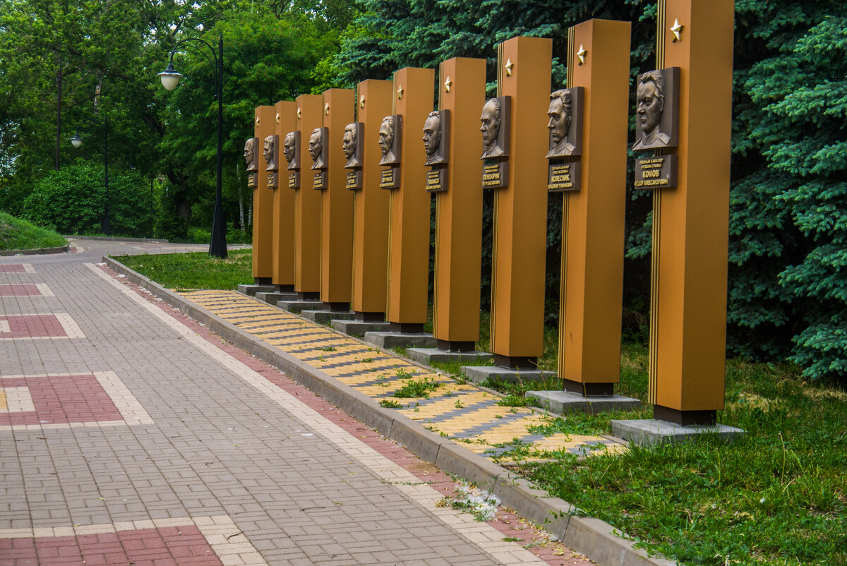 Улица-тоннель и памятник Матери. Что можно посмотреть в Задонске. |  Прекрасное рядом | Дзен