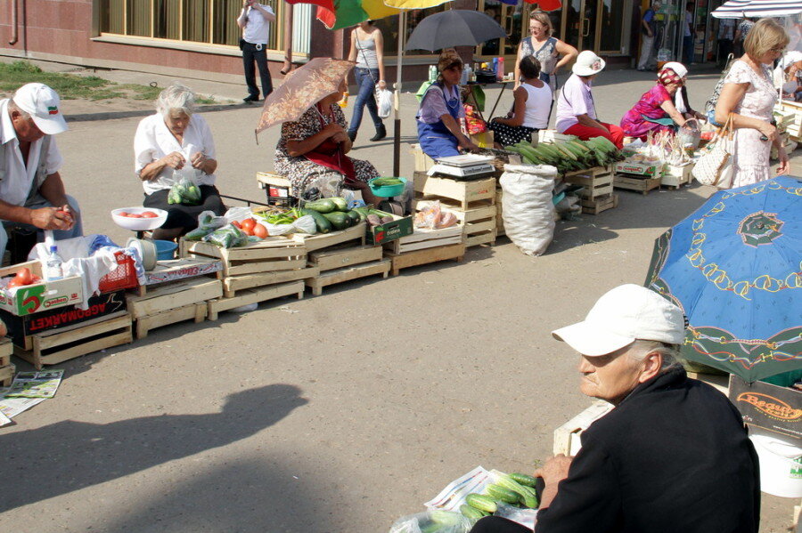 Уличная торговля. Торговля овощами на улице. Торговля на улице без разрешения. Уличная торговля без разрешения. Разные торговля.