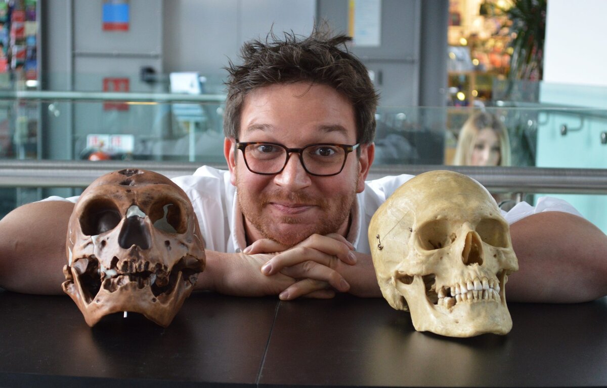 Бен Гэррод (в центре)