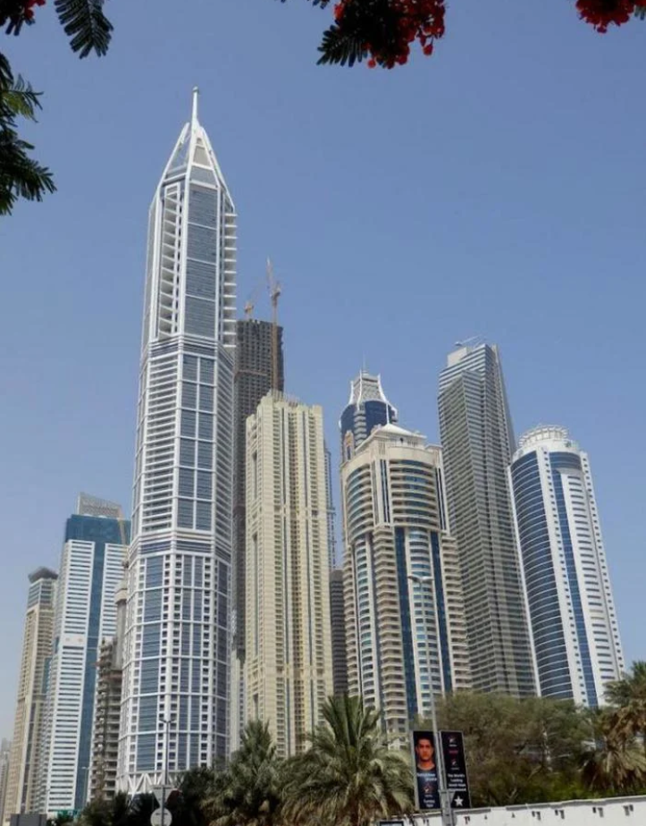 Небоскрёб Бурдж-Халифа в Дубае.