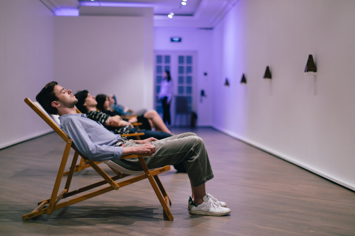 Марина Абрамович. Обновитель астрального баланса. Инсталляция. 2000. Вид экспозиции в ГМИИ им. А.С. Пушкина. 2019. Credit artiste : © Marina Abramovic © Fondation Louis Vuitton. Фото: Антон Сурков