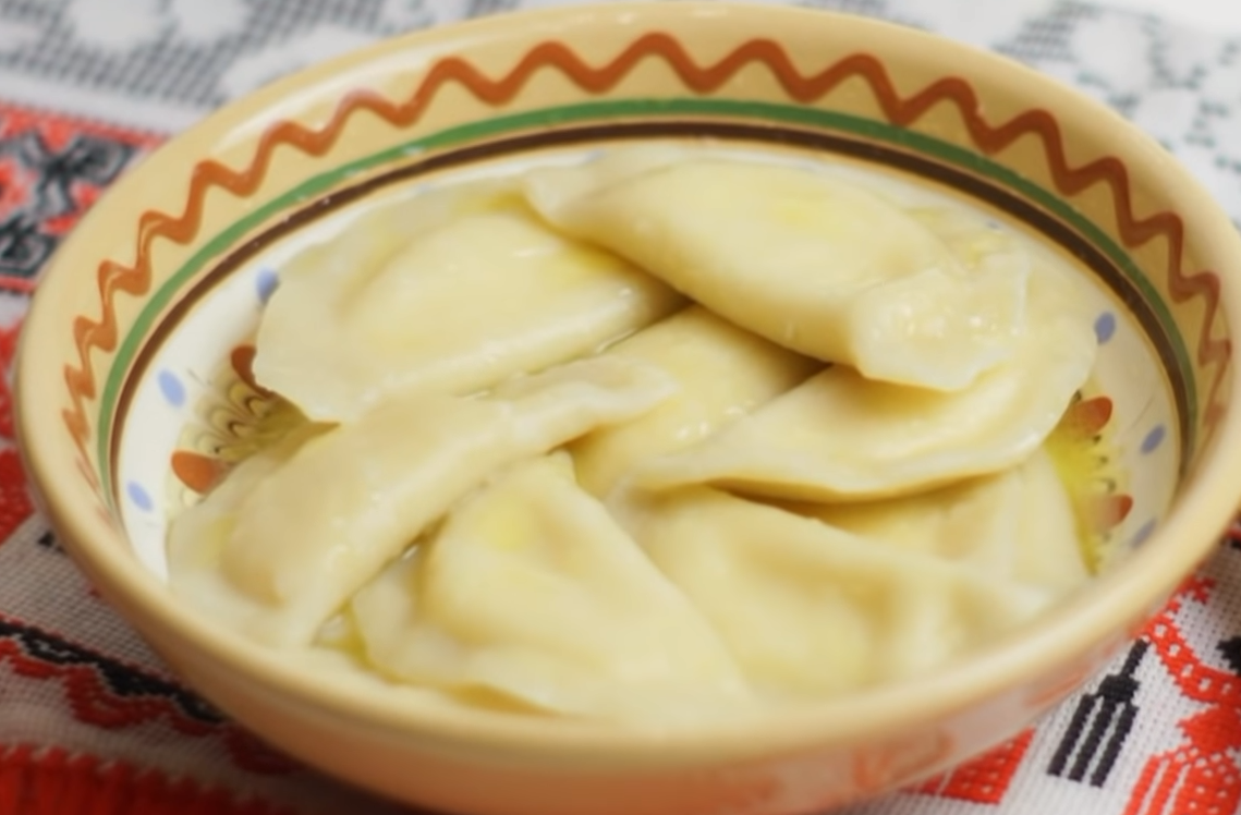 Осталось добавить только сметаны)