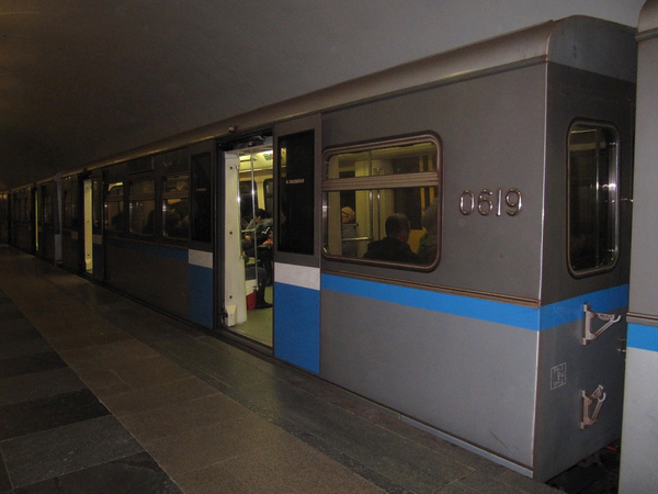 Никто не знает точно, зачем нужны эти треугольники на вагонах метро