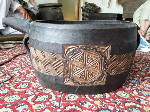 Сосуд для масла или сыра, Нуристан, XX век. Национальный музей Нуристана в Кабуле. Фото Святослава Каверина