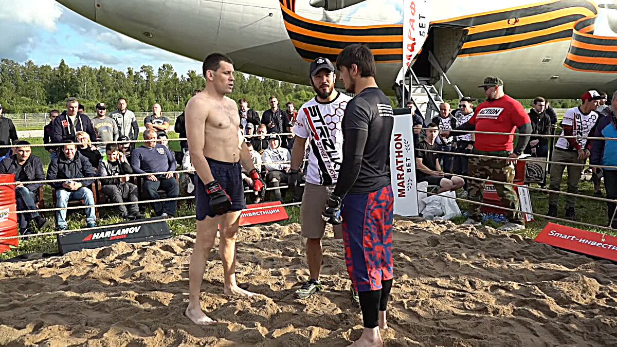 Самбист слева-Пулеметчик Справа