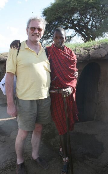 С африканским коренным жителем