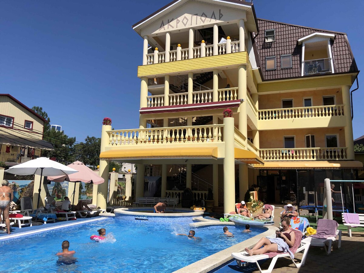 Отель кстати неплохой. Для 2-х звезд так вообще отличный.