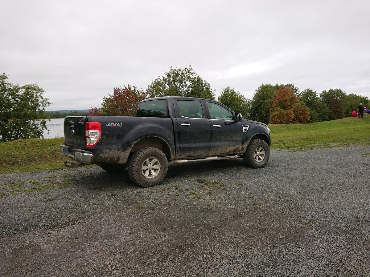 Грязи в тех местах не занимать, отсюда и потребность в проходимом автомобиле