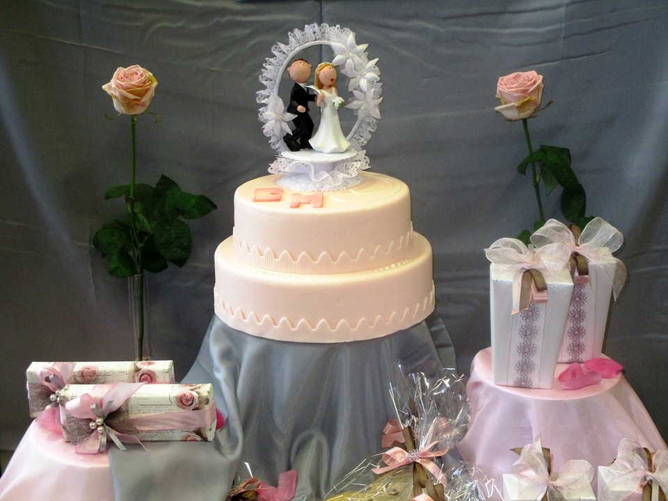 Photo: https://cdn.pixabay.com/photo/2014/03/03/06/53/wedding-cake-278774_960_720.jpg