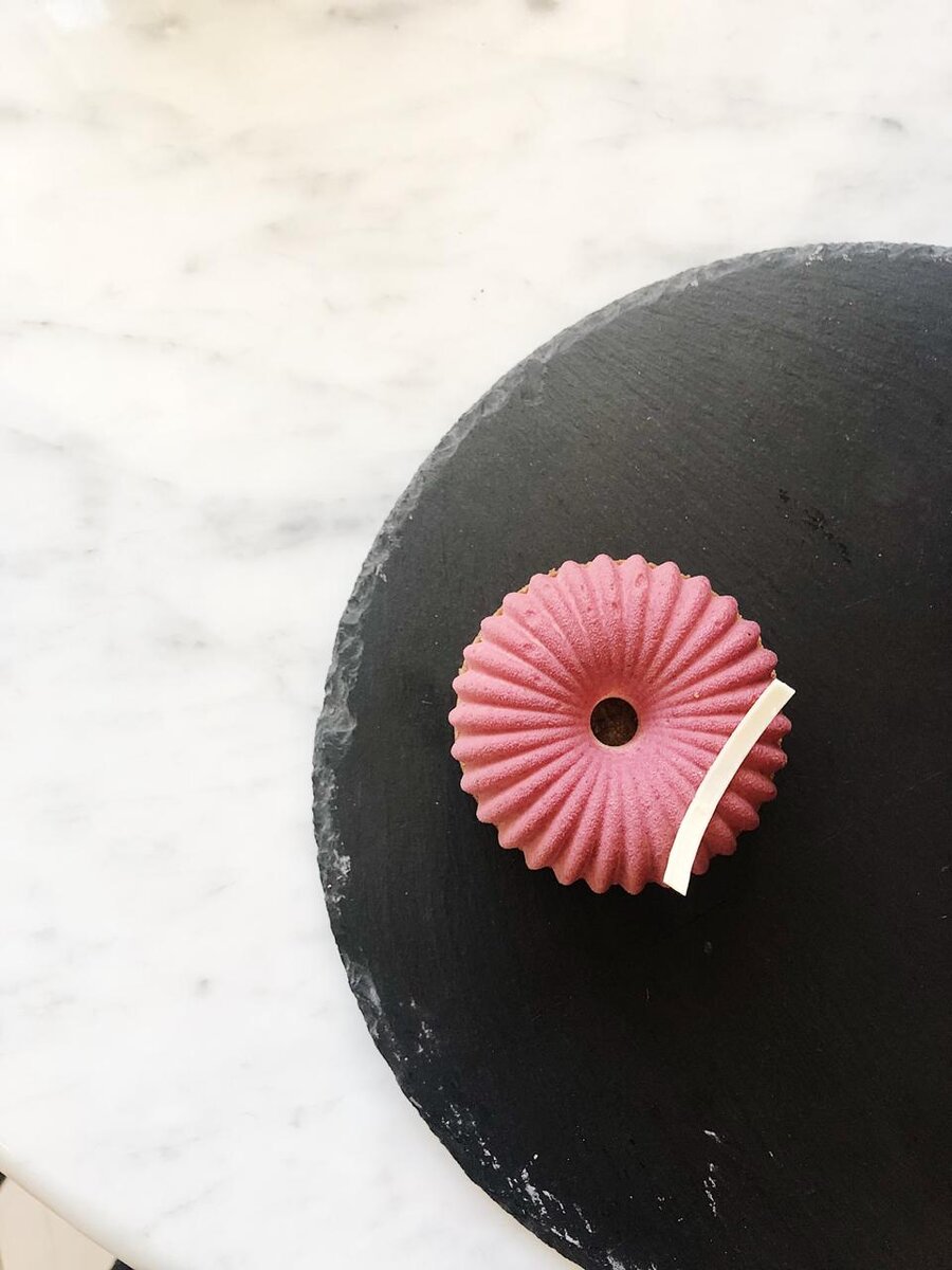 Пирожное ягодное на тарталетке с франжипаном