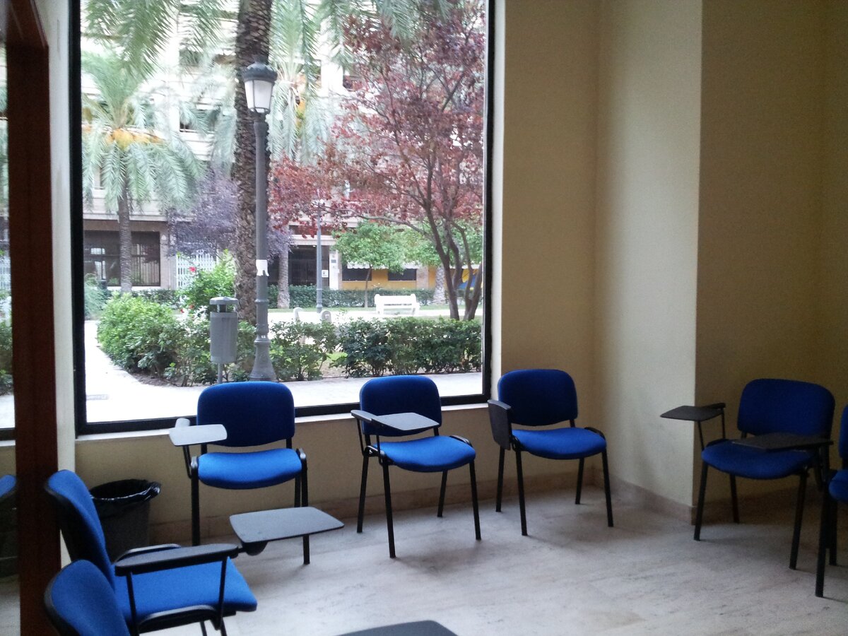 Учебный класс в школе Enforex в Валенсии, недалеко от главного Университета.