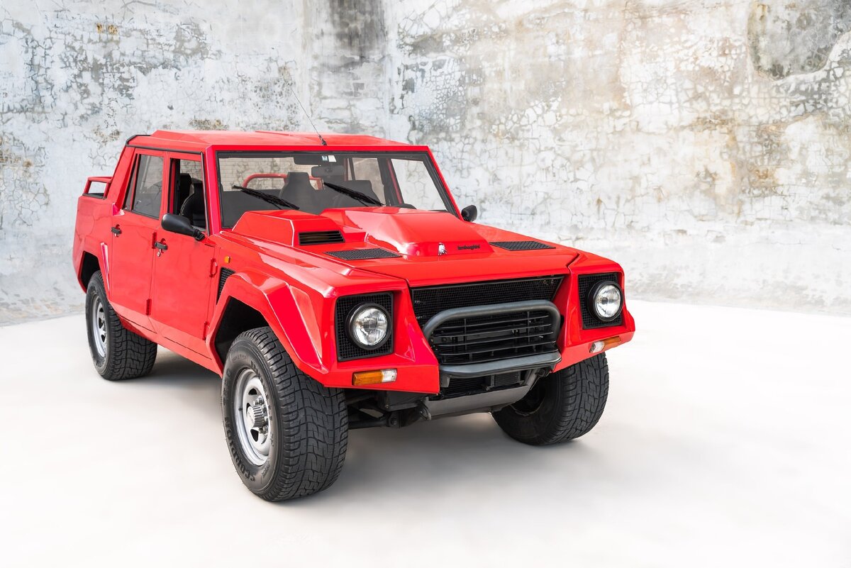 Грузовика Lamborghini lm002