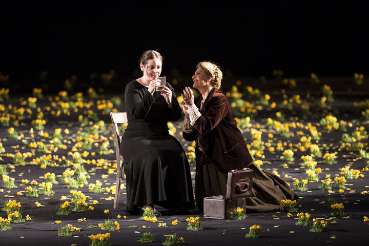  В Брно прошел юбилейный фестиваль Яначека  Удивительные богатства чешской музыки известны в мире очень поверхностно, лишь самыми популярными сочинениями. Точно так же и музыкальные события на чешской земле все еще остаются достоянием либо самих чехов и отчасти их самых ближайших соседей, либо гурманов, которые, уже пресытившись яствами распиаренных музыкальных столиц, ищут настоящего эксклюзива.
