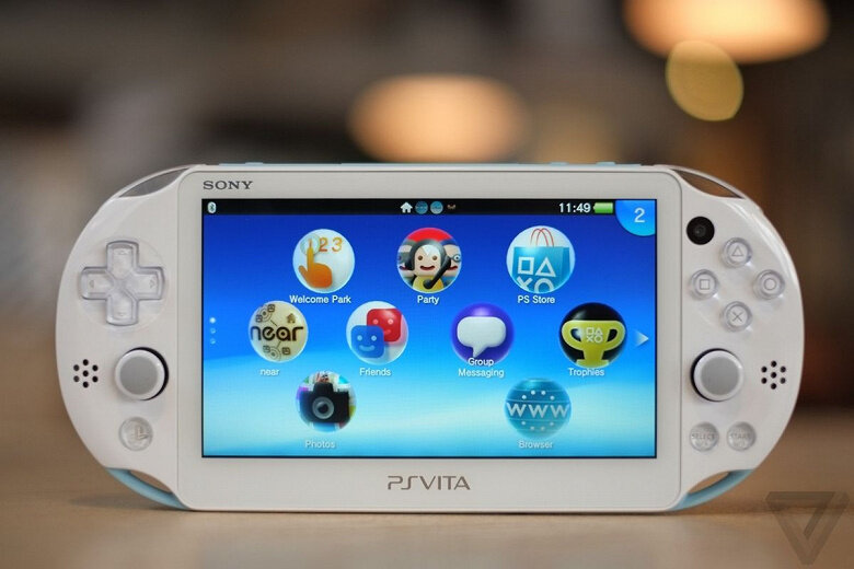На фото ps vita slim