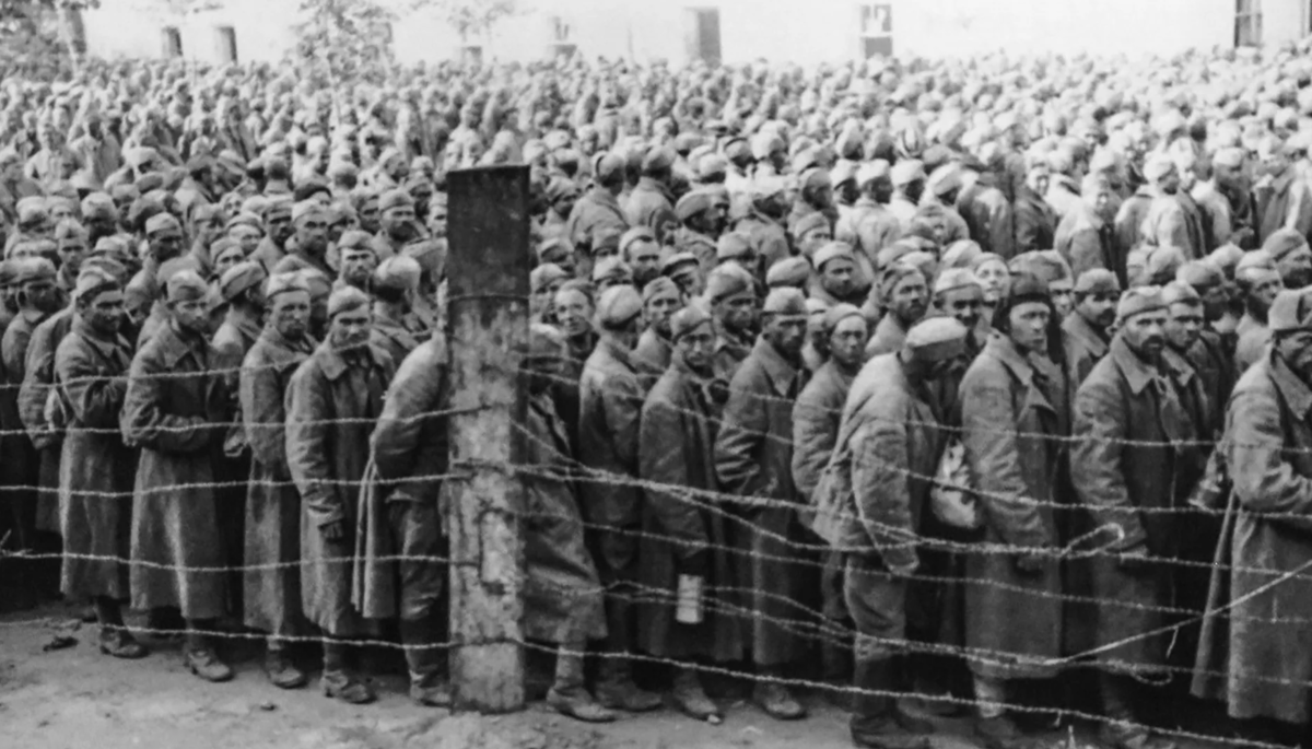 Почему конц. Заключенные лагерь военнопленных в Германии. Лагерь советских военнопленных 1941. Советские военнопленные в Германии 1941-1945. Лагеря военнопленных в 1941.