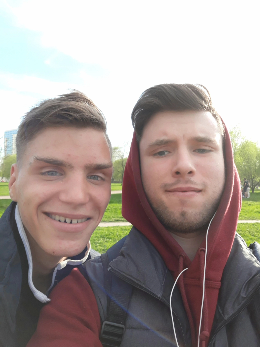 Дима со своим другом Костей (слева)