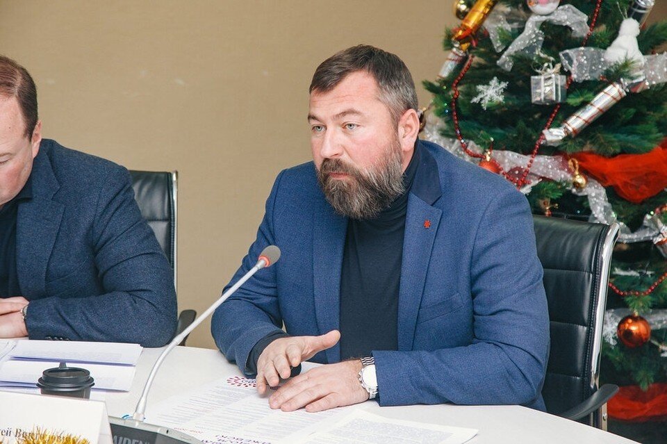    Кандидатуру Буторина представила Федерация танцевального спорта Удмуртии Сергей ГРАЧЕВ