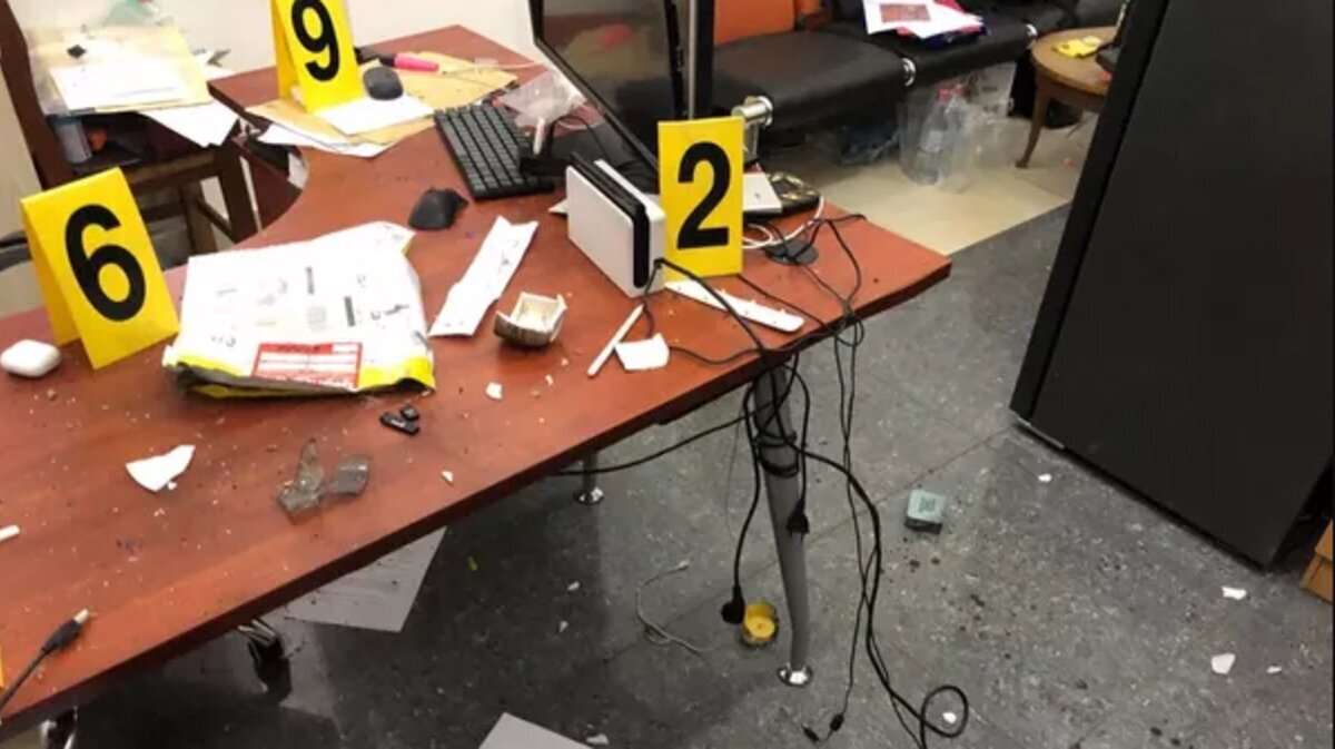    Последствия взрыва посылки при покушении на главу Русского дома в ЦАР