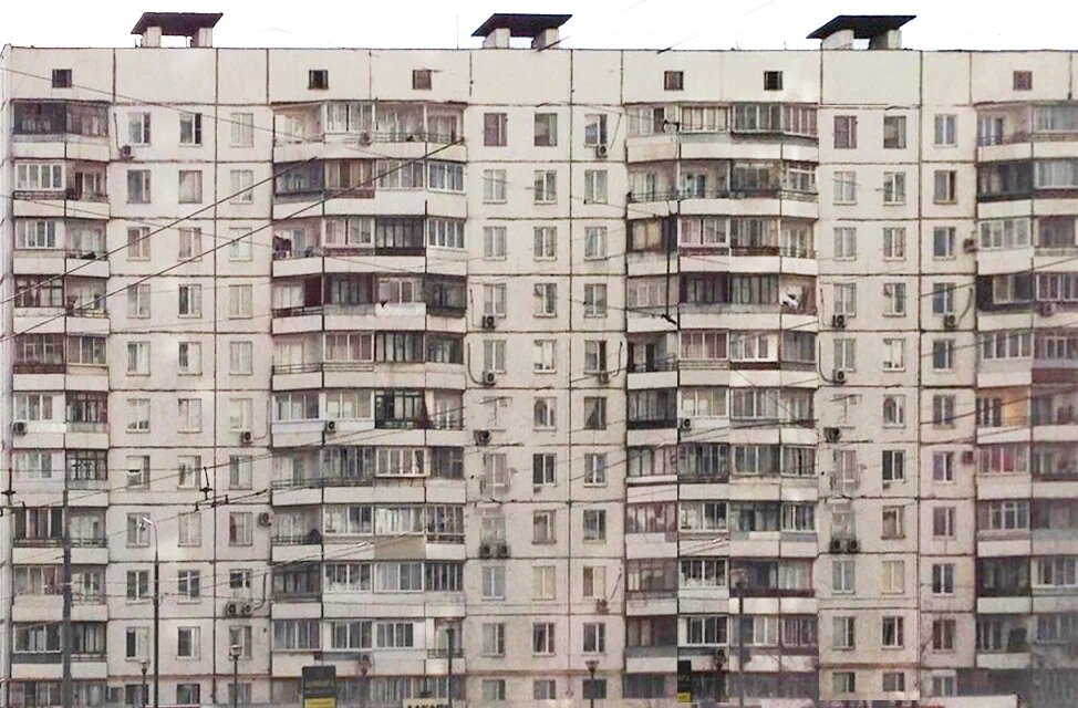 НАш дом 1974 года, это продвинутая брежневская хрущевка в 11 этажей. 