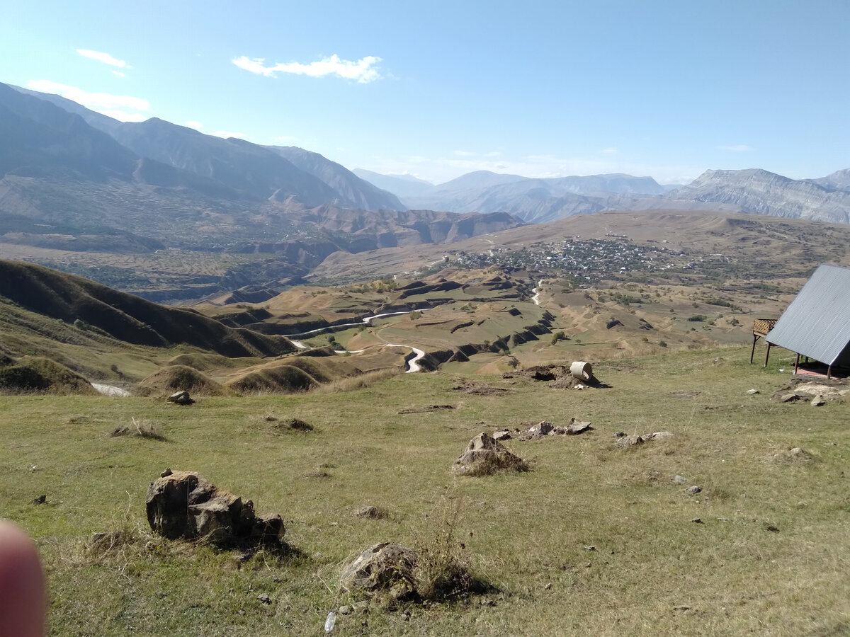Горный пейзаж рядом с Шарами Богов в Дагестане