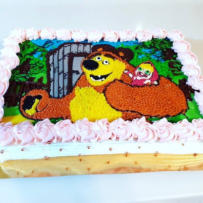 Торт подарочный Маша и медведь с пряниками в сердечках