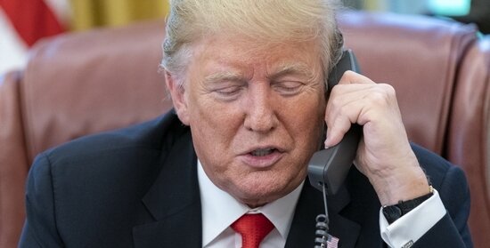 Трамп на телефоне