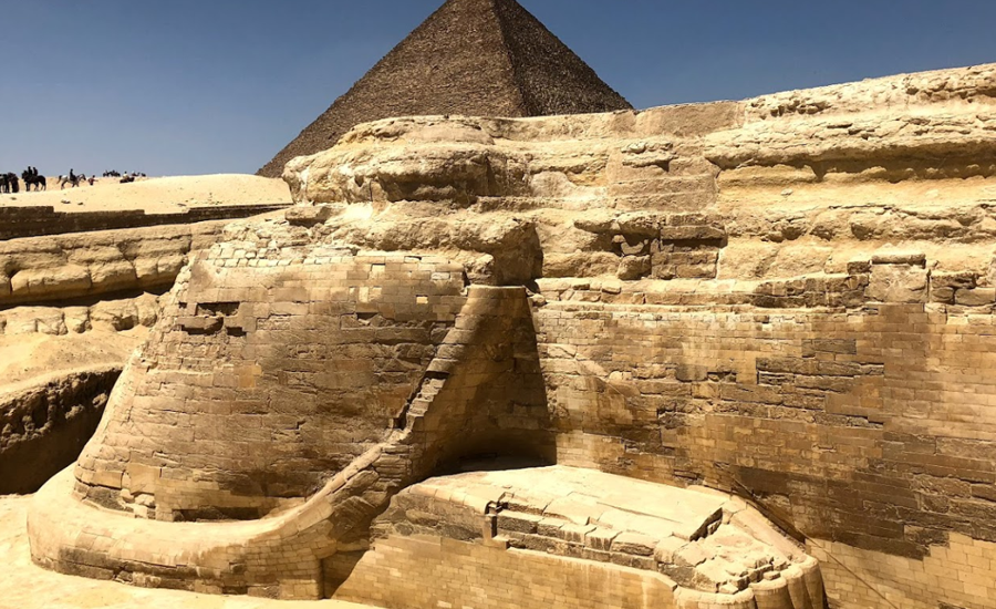 Грэм хэнкок на пирамиде фото. Сфинкс хефрена египет. Сфинкс египет сейчас. Прически сфинкс варианты. Прическа сфинкс.