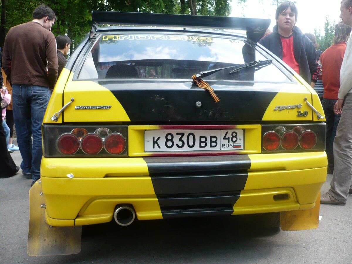 Задняя часть очень спорная. Ну прямо на любителя