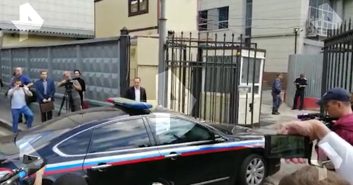 Сотрудники ФСБ России проводят задержание губернатора Хабаровского края Сергея Фургала