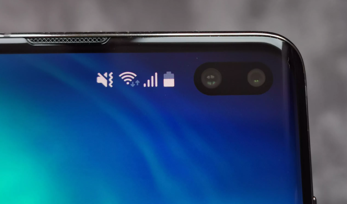 Снимков толком нет, поэтому Galaxy S10 для визуализации