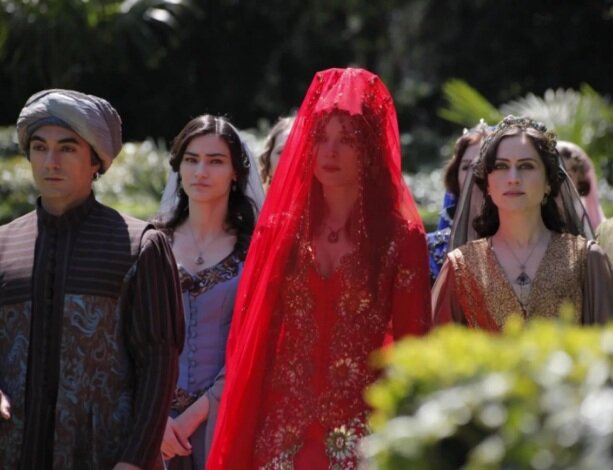 Хатидже в свадебном наряде. Кадр из сериала. Источник изображения: vecernji.hr