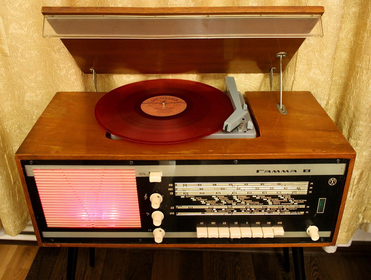 Радиола "Гамма-В". Фото из коллекции Яндекс-картинок.