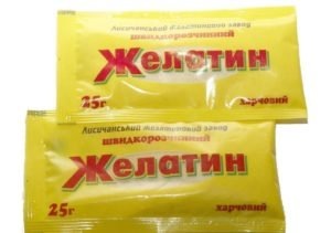 В чём ценность желатина? Этот продукт получают из хрящей и сухожилий крупных рогатых животных и другого биологического материала. Это коллаген почти в чистом виде. Сегодня только ленивый или младенец не слышал о пользе коллагена для организма: это и кожа, и ногти, и хрящи, и кости. Если хрящевая ткань коленных суставов находится только на начальной стадии изнашивания, употребление желатина способно полностью восстановить двигательную функцию конечностей.