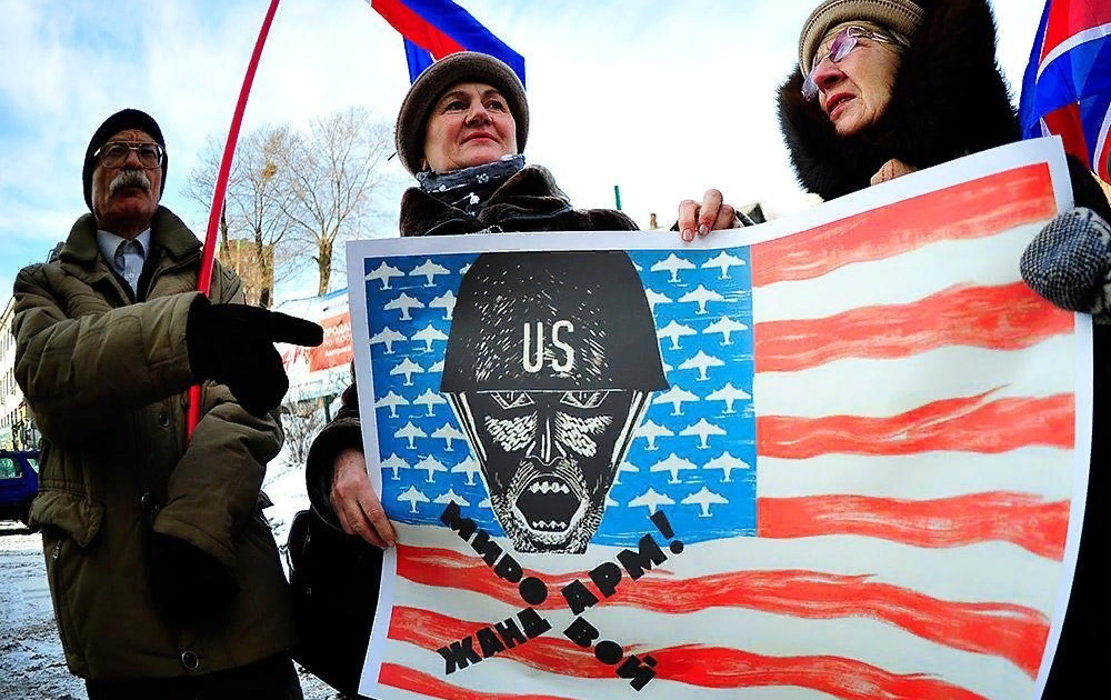 Почему америка. Американцы и россияне. Россиян и русских американцев. Русские люди в США. Русские европейцы.