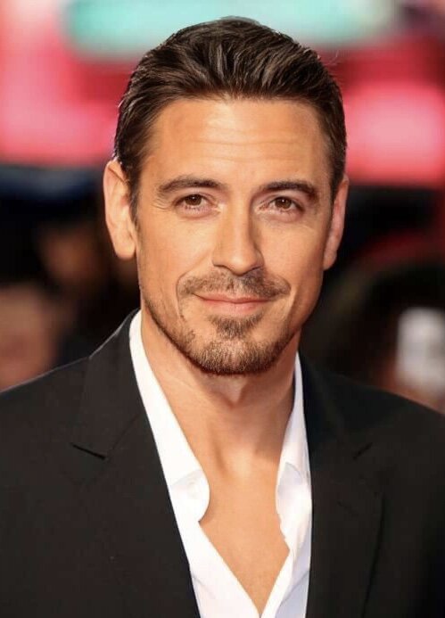 Клуни и Дауни младший, чем то на Тома хенкса похож 