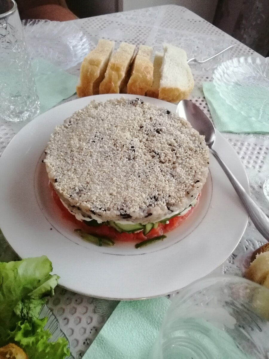 К сожалению фото только одного салата. Салат Суши. 